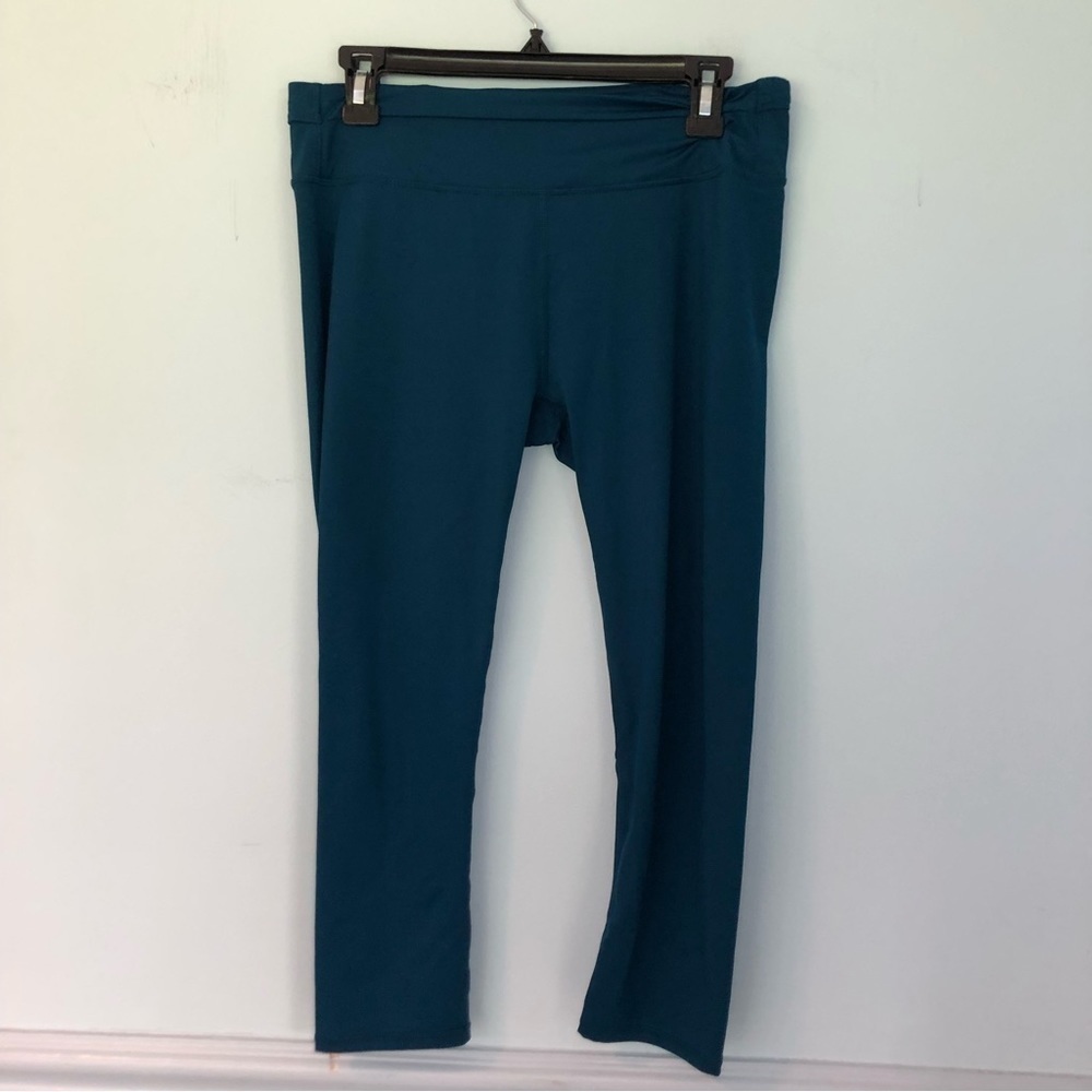 Fabletics Dark Teal Capris Size Medium